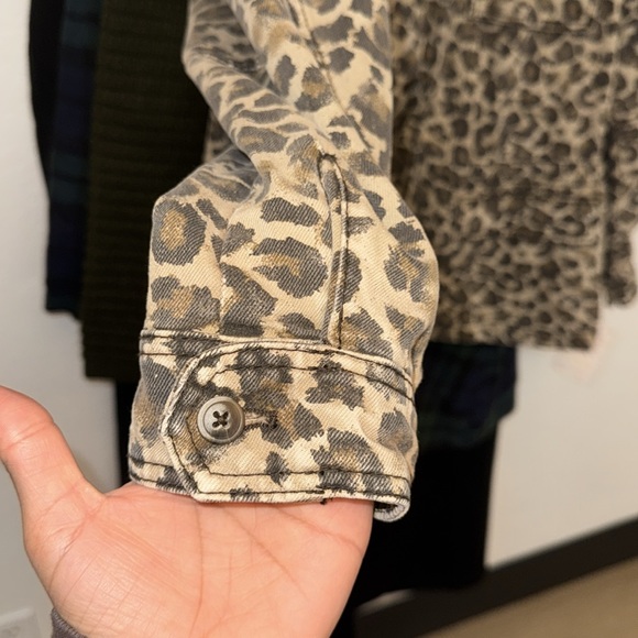 🎉host pick 🥳Free People seize the day leopard denim oversized jacket - Picture 5 of 8